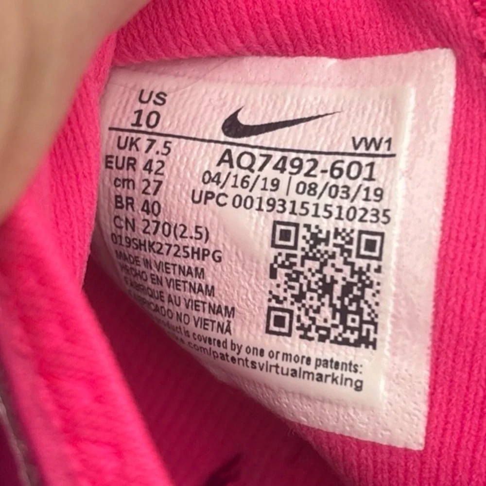Nike Women's Fuchsia and‎ Burgundy Sneakers